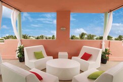 Hilton Vacation Club Crescent on South Beach Miami