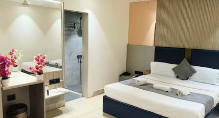 Hotel Shirdi Park Inn (80 Meters From Sai Samadhi Temple) Room Type - Family Room Squad AC Hotel Shirdi Park Inn (80 Meters From Sai Samadhi Temple) Room Type - Family Room Squad AC