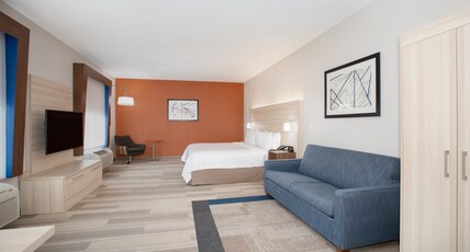 Holiday Inn Express & Suites Phoenix - Glendale Sports Dist Room Type - 1 King Suite Communications Accessible Transfer Shower Holiday Inn Express & Suites Phoenix - Glendale Sports Dist Room Type - 1 King Suite Communications Accessible Transfer Shower