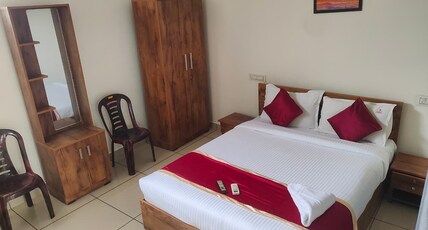 Homey Residency | Vythiri Bus Station Room Type - Deluxe Room AC