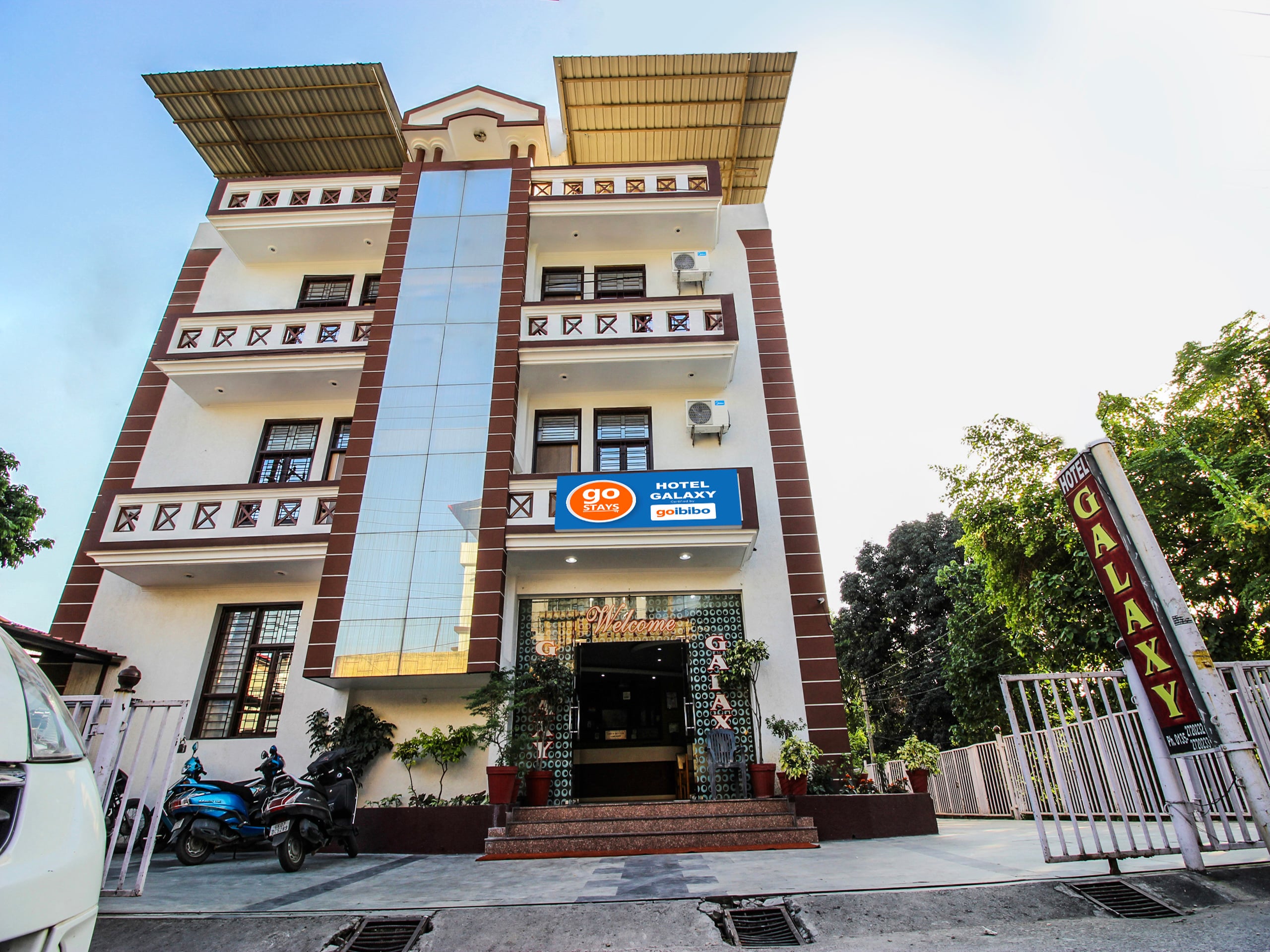 Hotel Galaxy @ 200m from Railways Station - Tap to explore photos