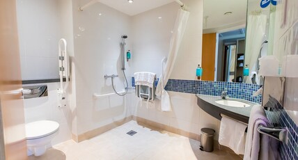 Holiday Inn Express NORWICH Room Type - 1 Queen Standard Accessible with Free Hot Breakfast Holiday Inn Express NORWICH Room Type - 1 Queen Standard Accessible with Free Hot Breakfast