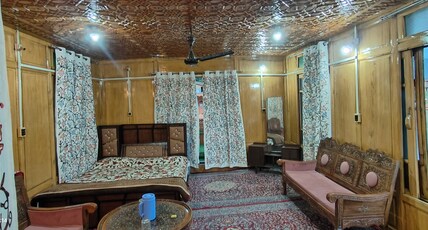 Karim palace Room Type - Room with lake view 