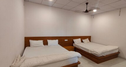 Diamond Resort and Restaurant Room Type - Four Bed Room with AC