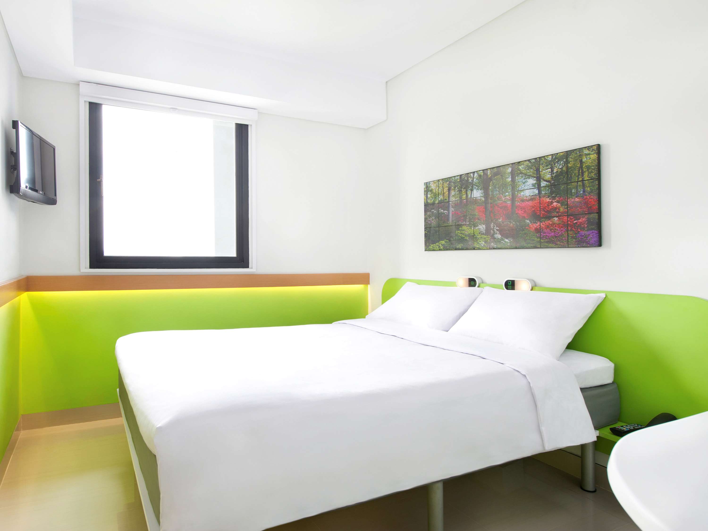 ibis budget Jakarta Daan Mogot - Tap to explore photos