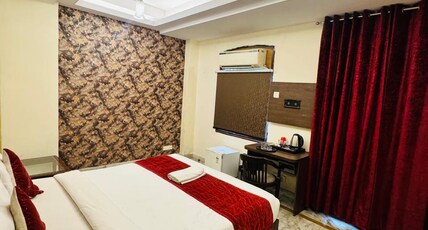 Ambient Express CR Park Room Type - Deluxe Room