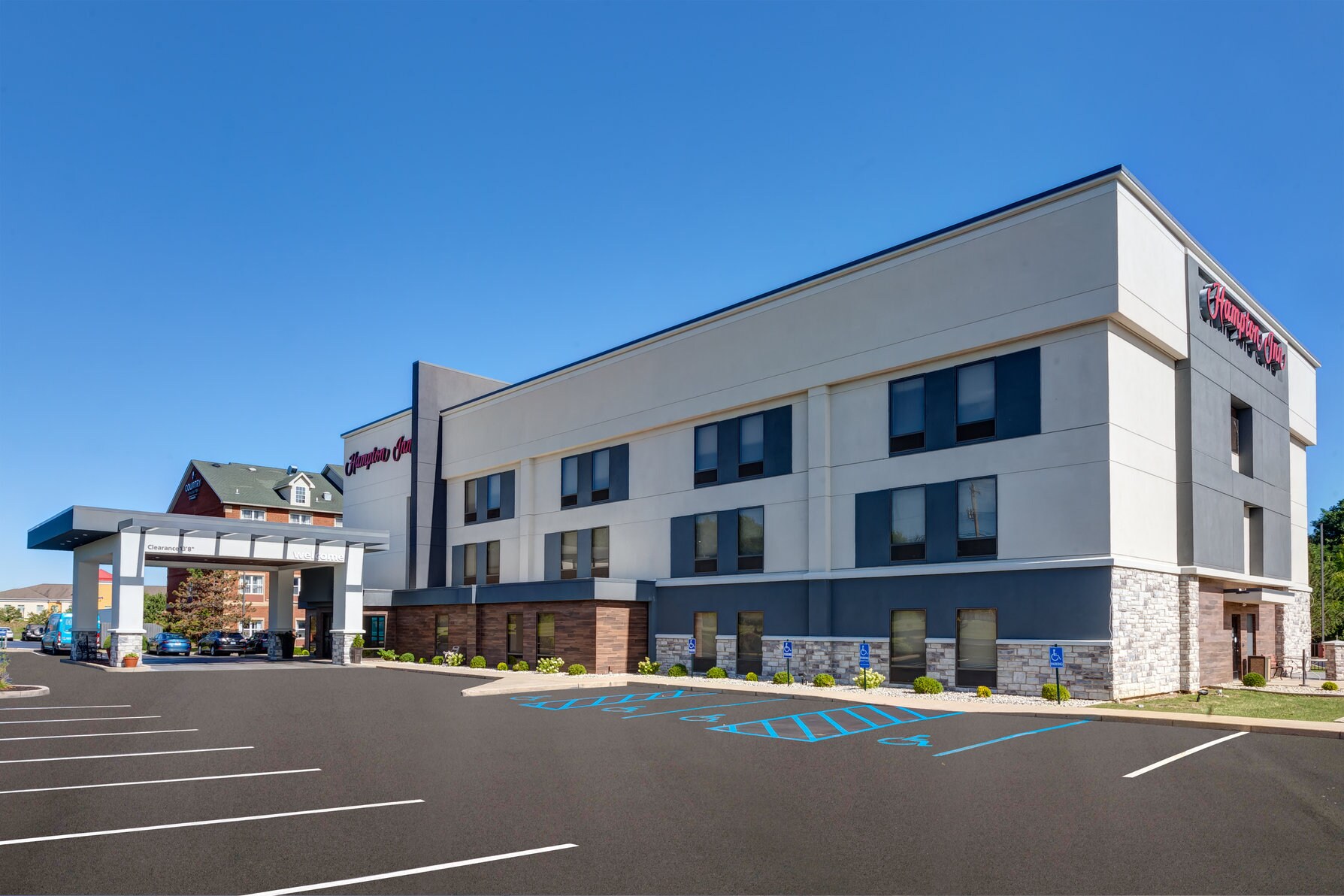Hampton Inn Cincinnati Airport - North - Tap to explore photos