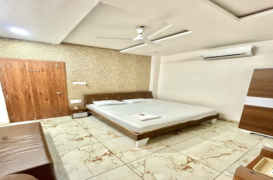 Hotel Aagrah - Tap to explore photos