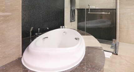 Holiday Inn BANDUNG PASTEUR Room Type - 1 King Suite