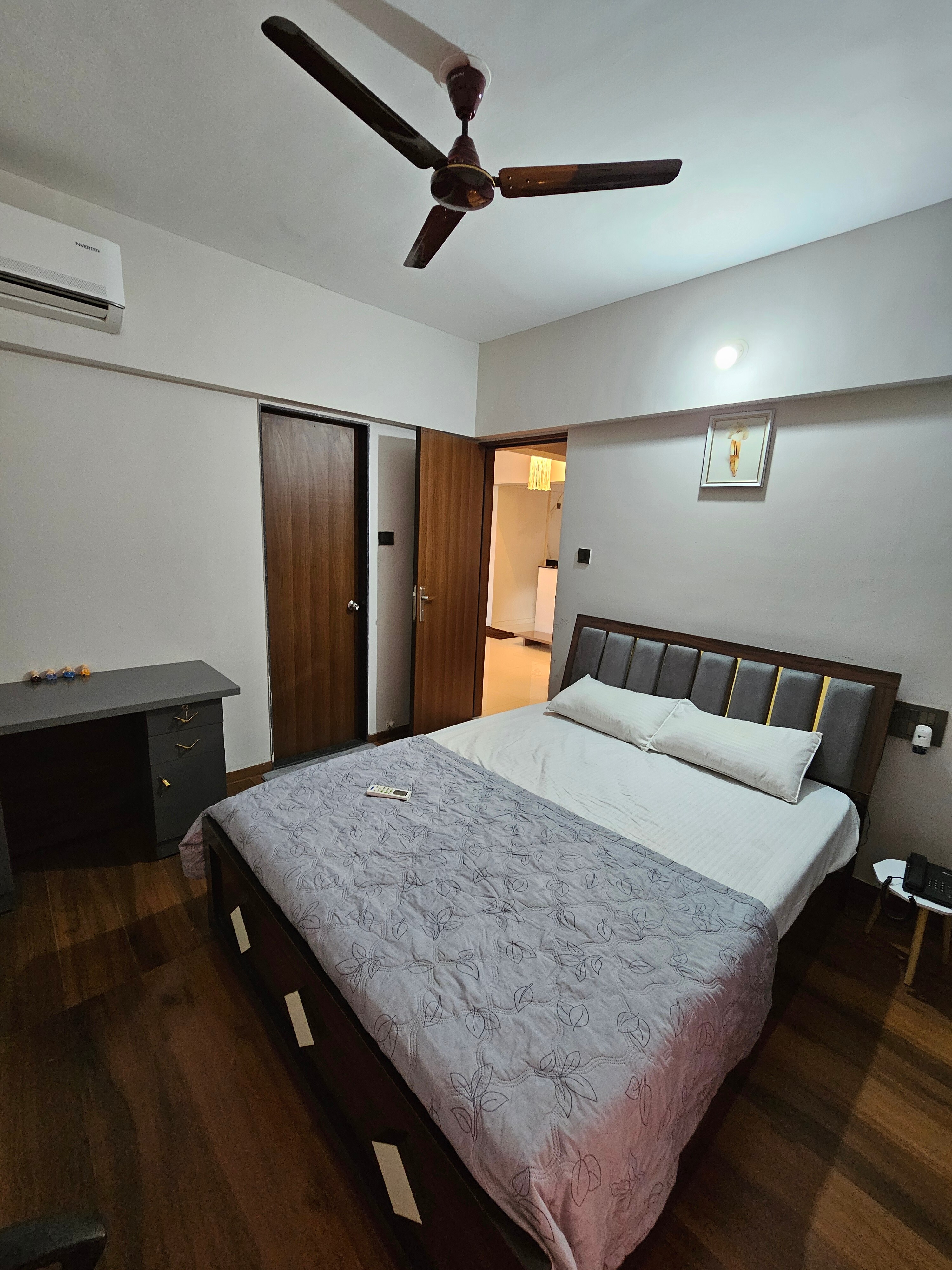 El BNB AC 1BHK Aesthetic Cozy Fully Equipped - Tap to explore photos