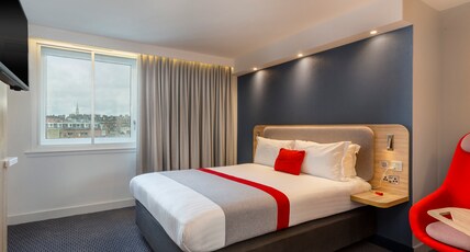 Holiday Inn Express DUBLIN CITY CENTRE Room Type - 1 Double Standard City View with Free Hot Breakfast Holiday Inn Express DUBLIN CITY CENTRE Room Type - 1 Double Standard City View with Free Hot Breakfast