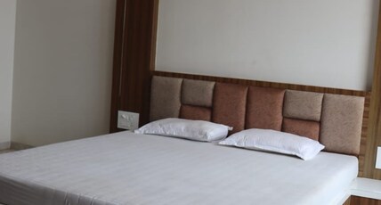 Pravin Plaza Shahada Room Type - Suite Deluxe