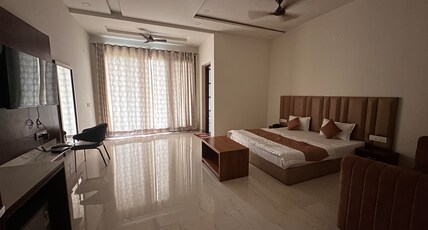 Hotel Shamsher Bagh Room Type - Executive Suite