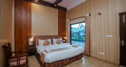 Hotel Vacay Inn Room Type - Deluxe Room