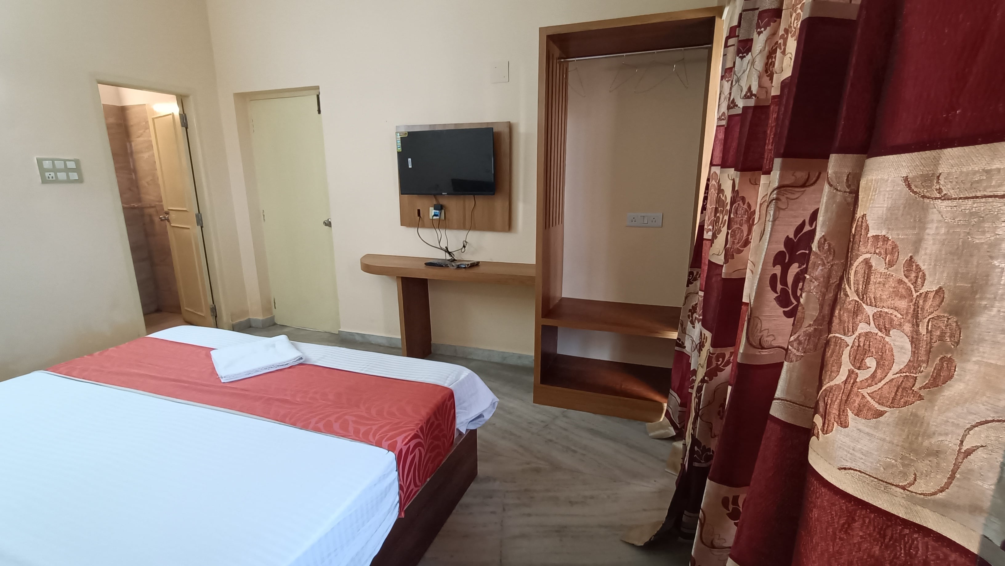 Hotel Sagar Tarang (Berries Group) - Tap to explore photos