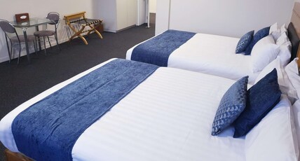 Ramada by Wyndham Hamilton City Center Room Type - 1 Queen Bed and 2 King Single Beds, Two-Bedroom, Apartment, Non-Smoking