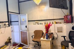 Party Friendly|Charming Room|Kitchen|Fast Wi Fi