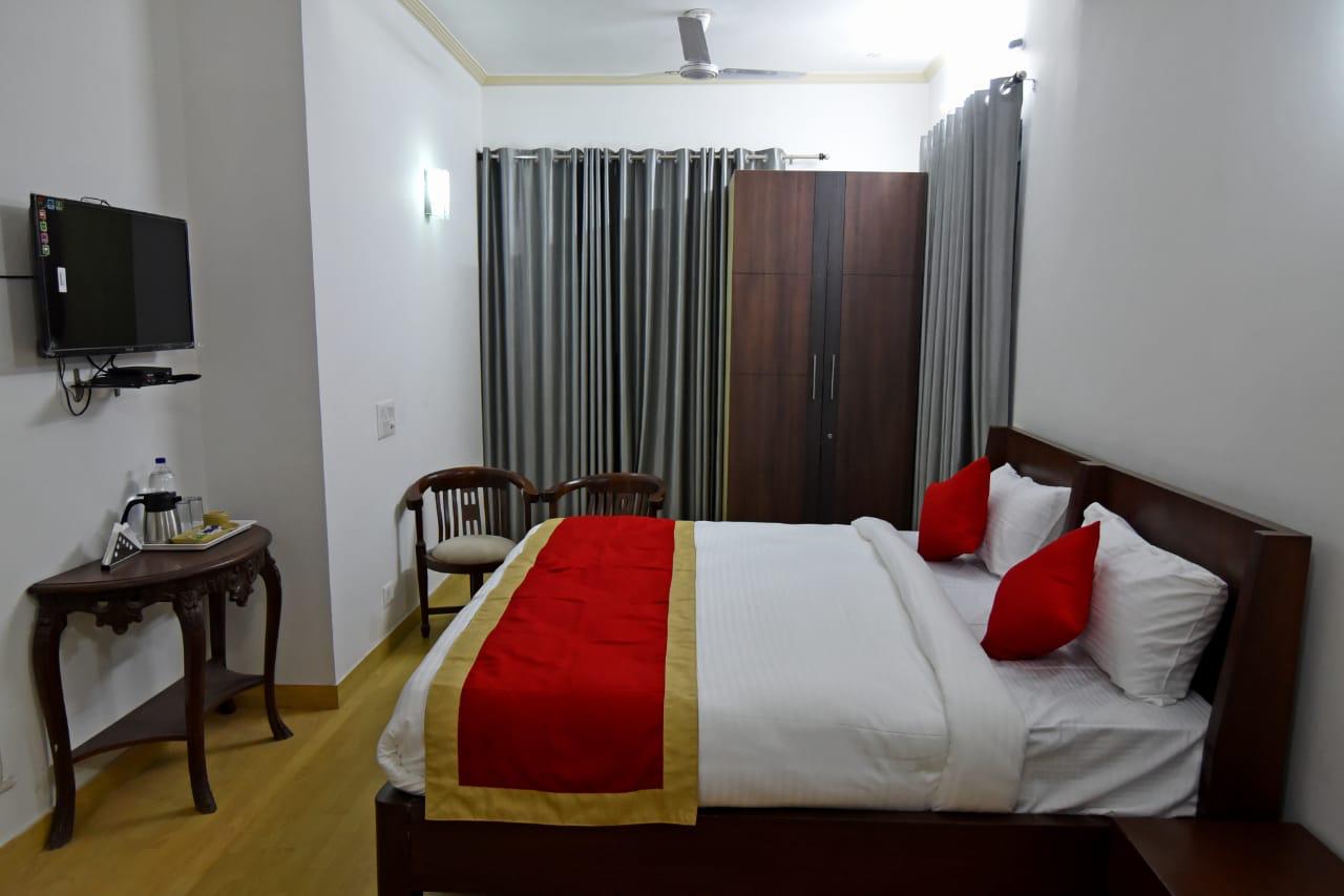 Oak Crew - Tap to explore photos