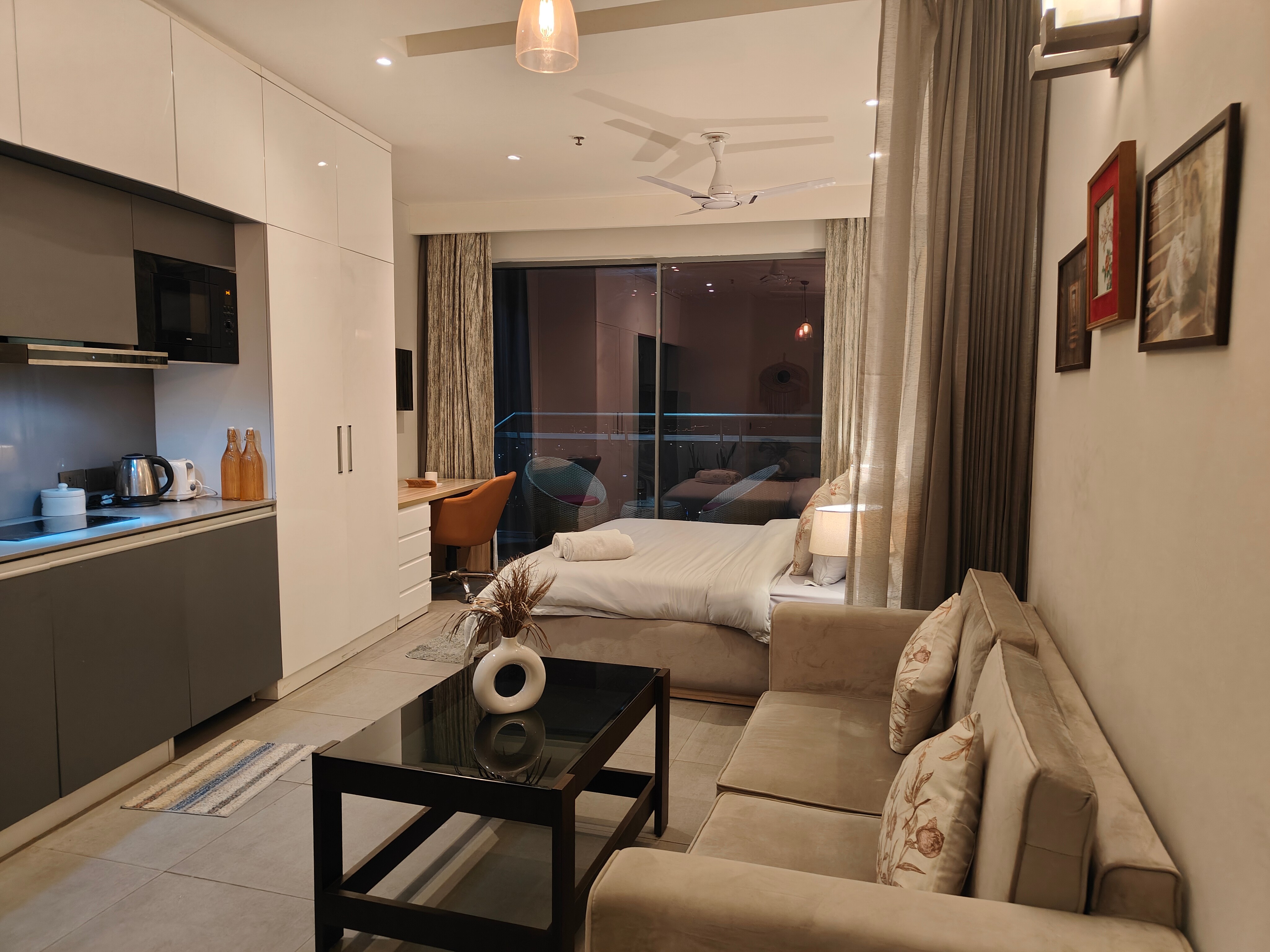 Hostie Asita Yamuna View Studio Apartments Noida - Tap to explore photos