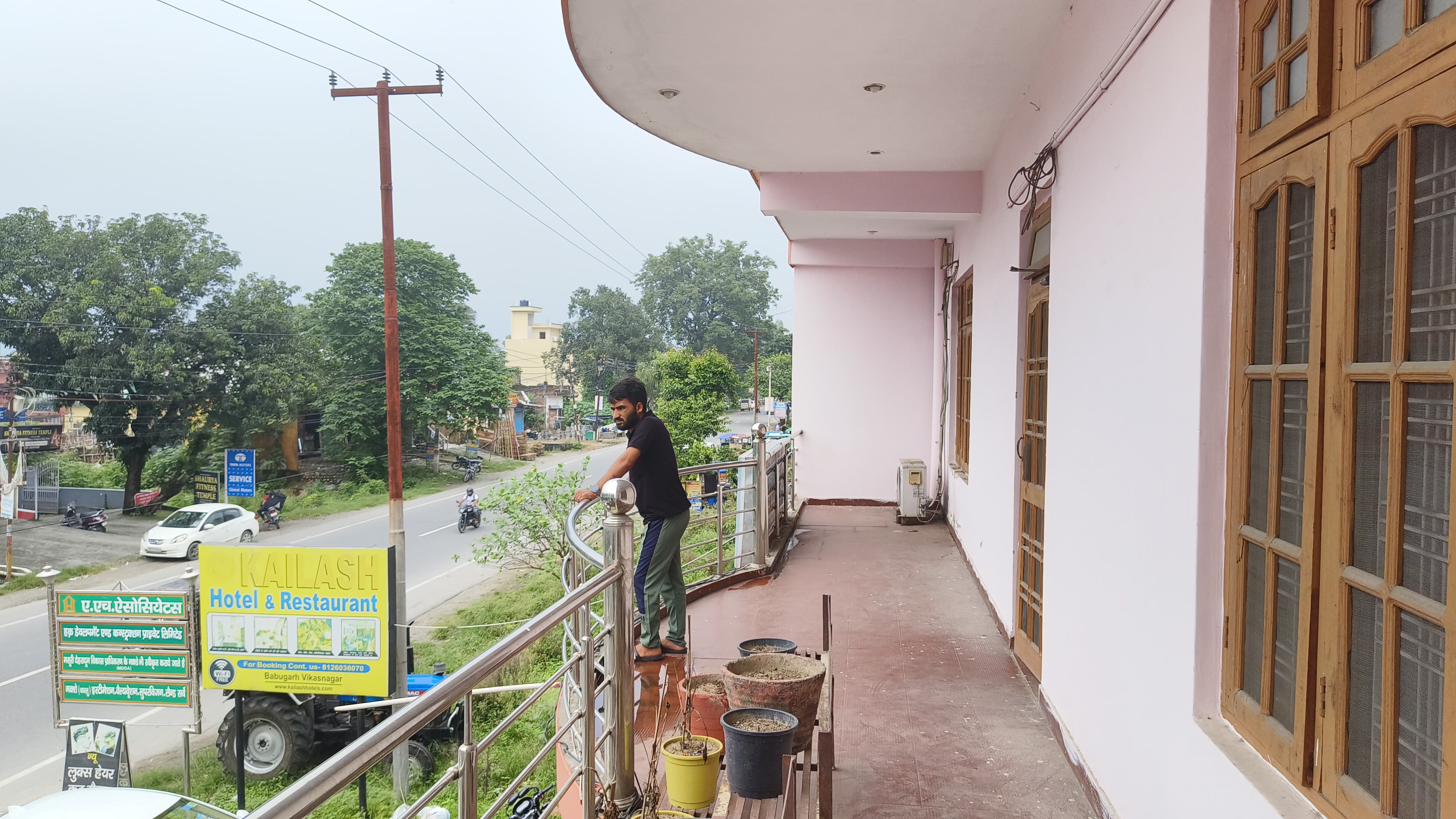 Kailash Hotel - Tap to explore photos