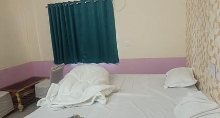 Hotel Sai Premium Room Type - Deluxe Room