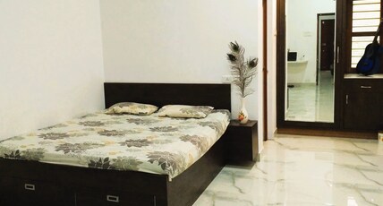 Yaa Residency near VIT Room Type - Master Bed AC Room Beta