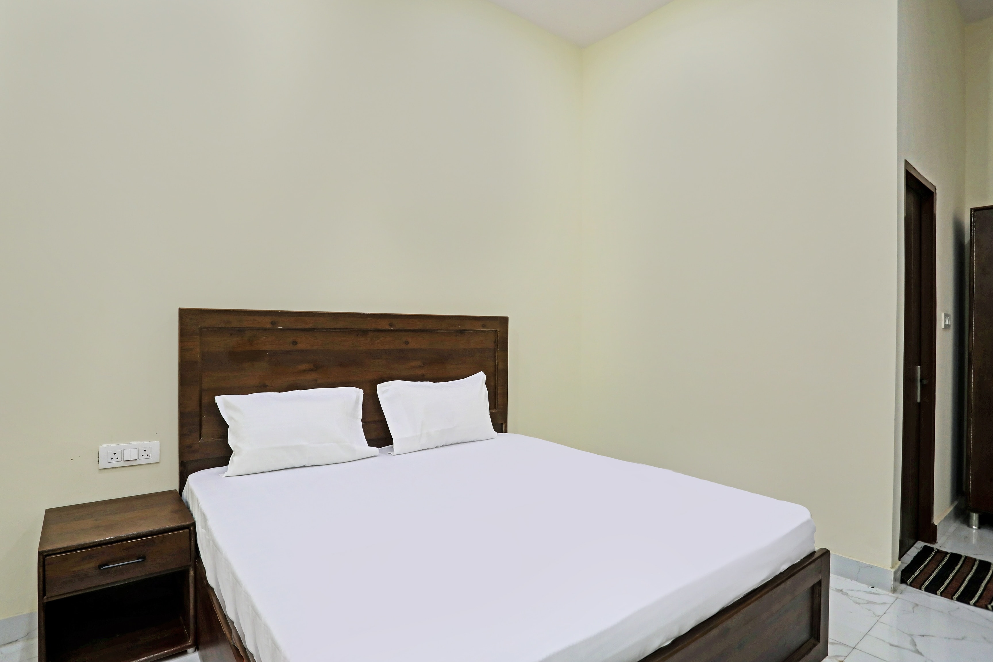 Hotel O Seven Spring - Tap to explore photos