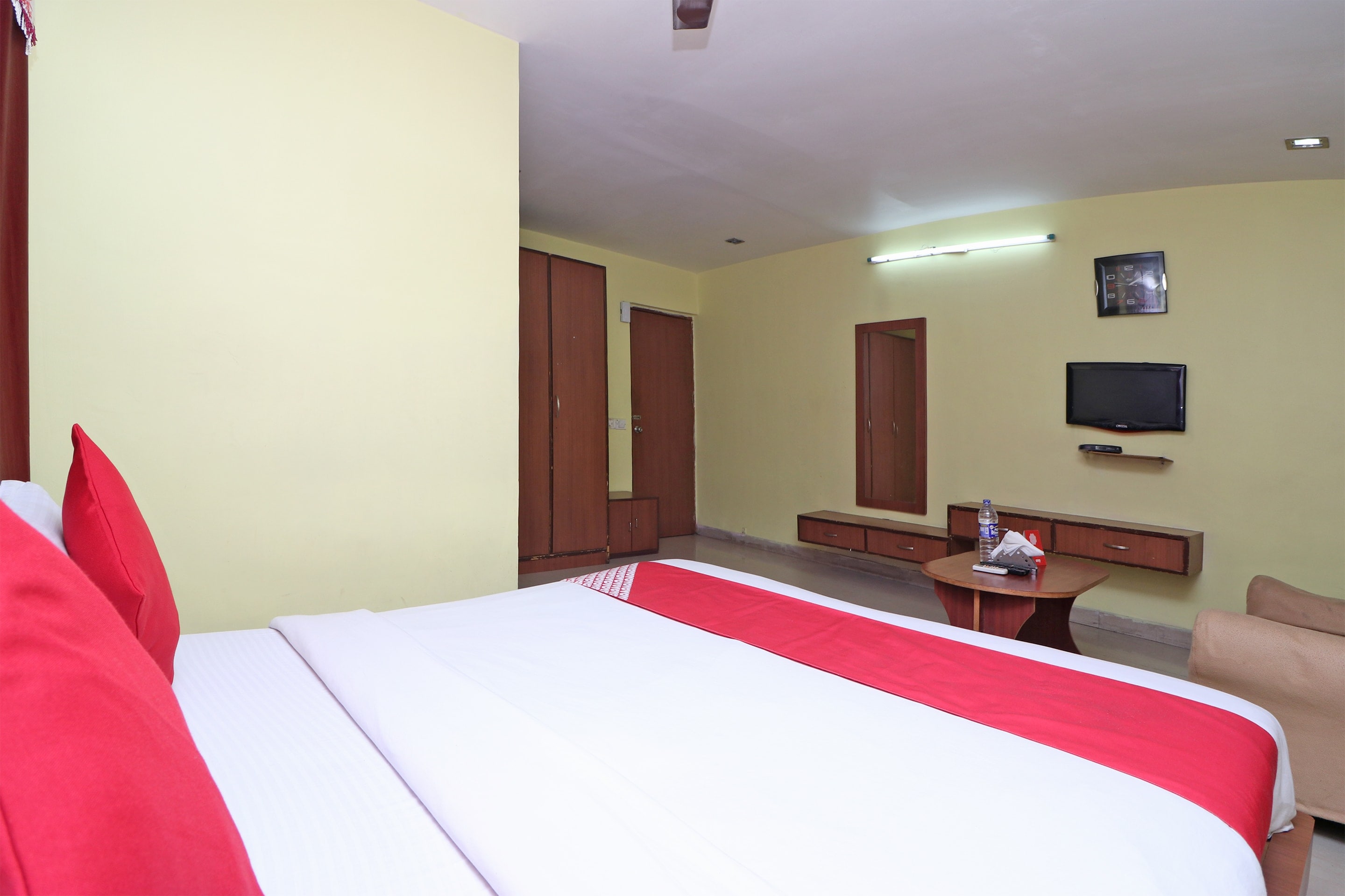 Hotel O Maruti Lodging - Tap to explore photos
