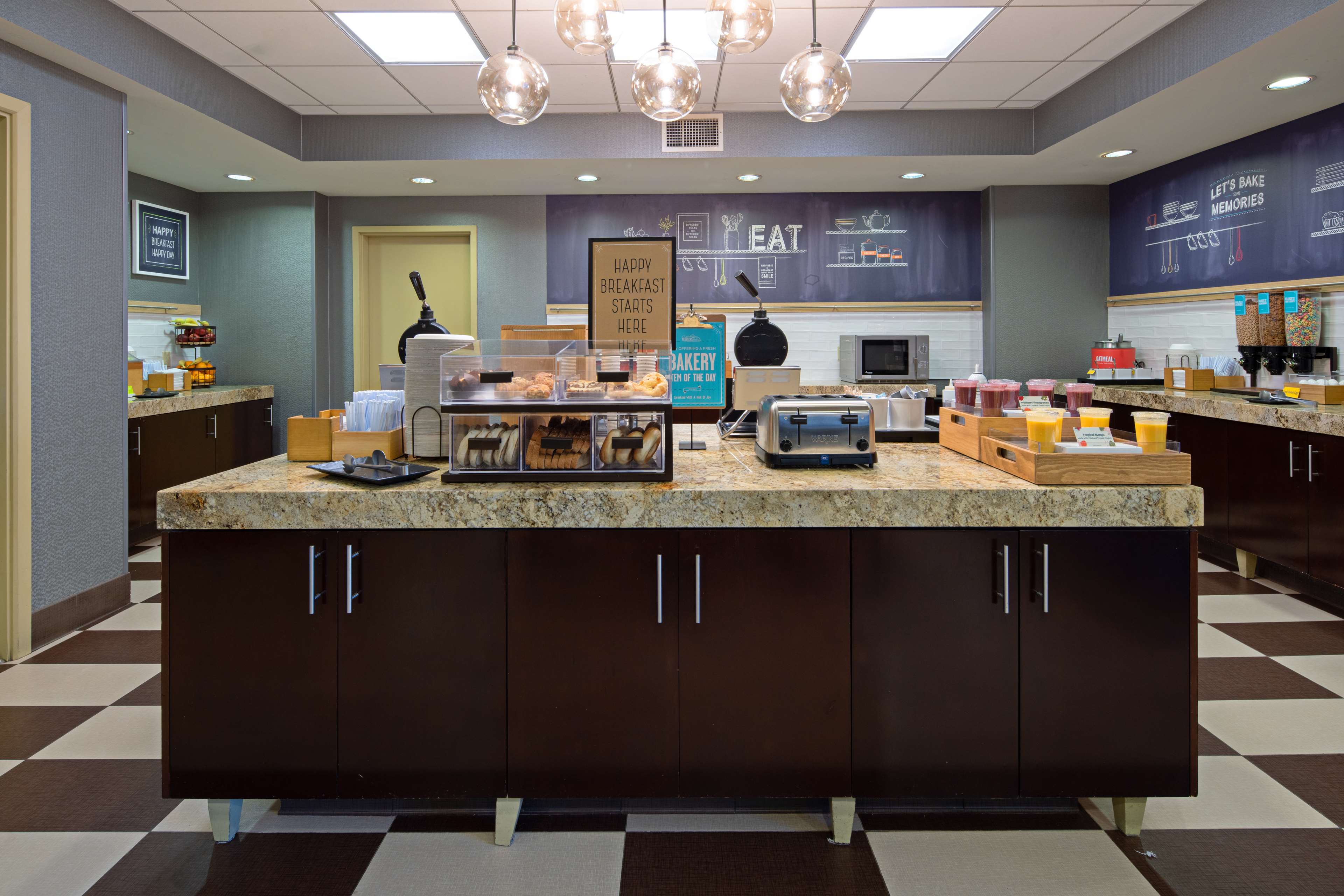 Hampton Inn by Hilton VISALIA - Tap to explore photos
