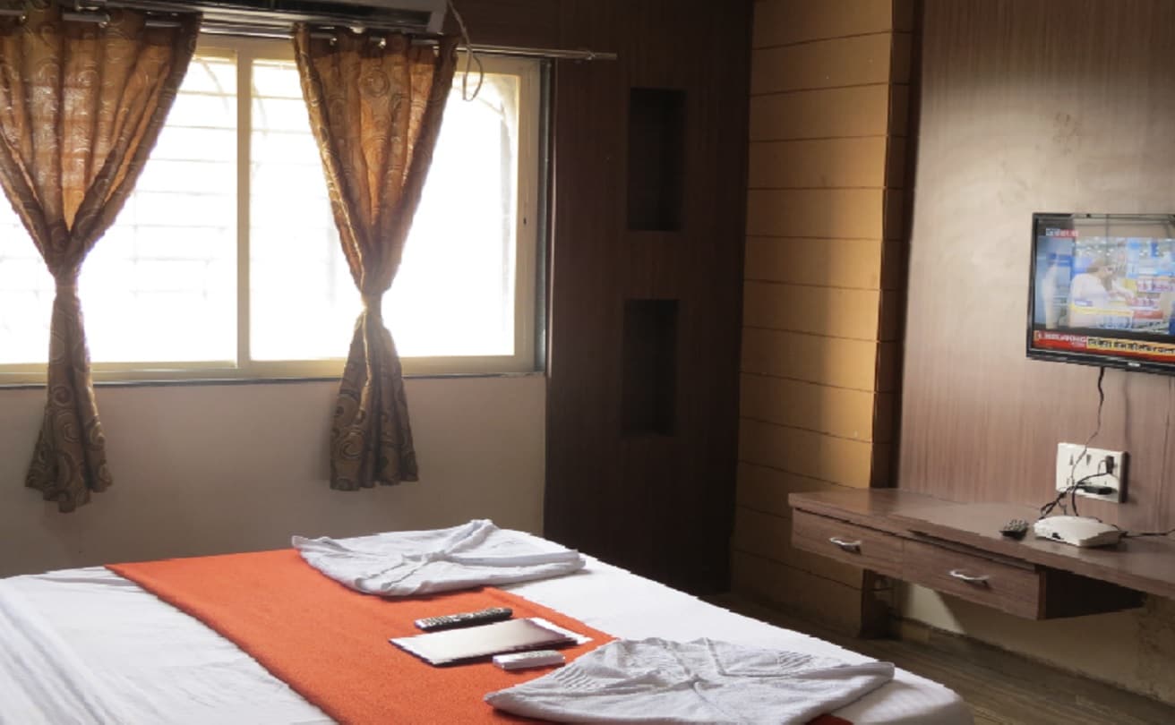 Hotel Vikrant Palace - Tap to explore photos