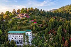 Hotel Dhanolti View by LA Riqueza