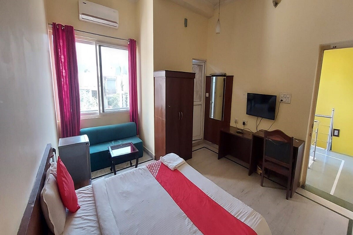 Hotel Sound Sleep - Tap to explore photos