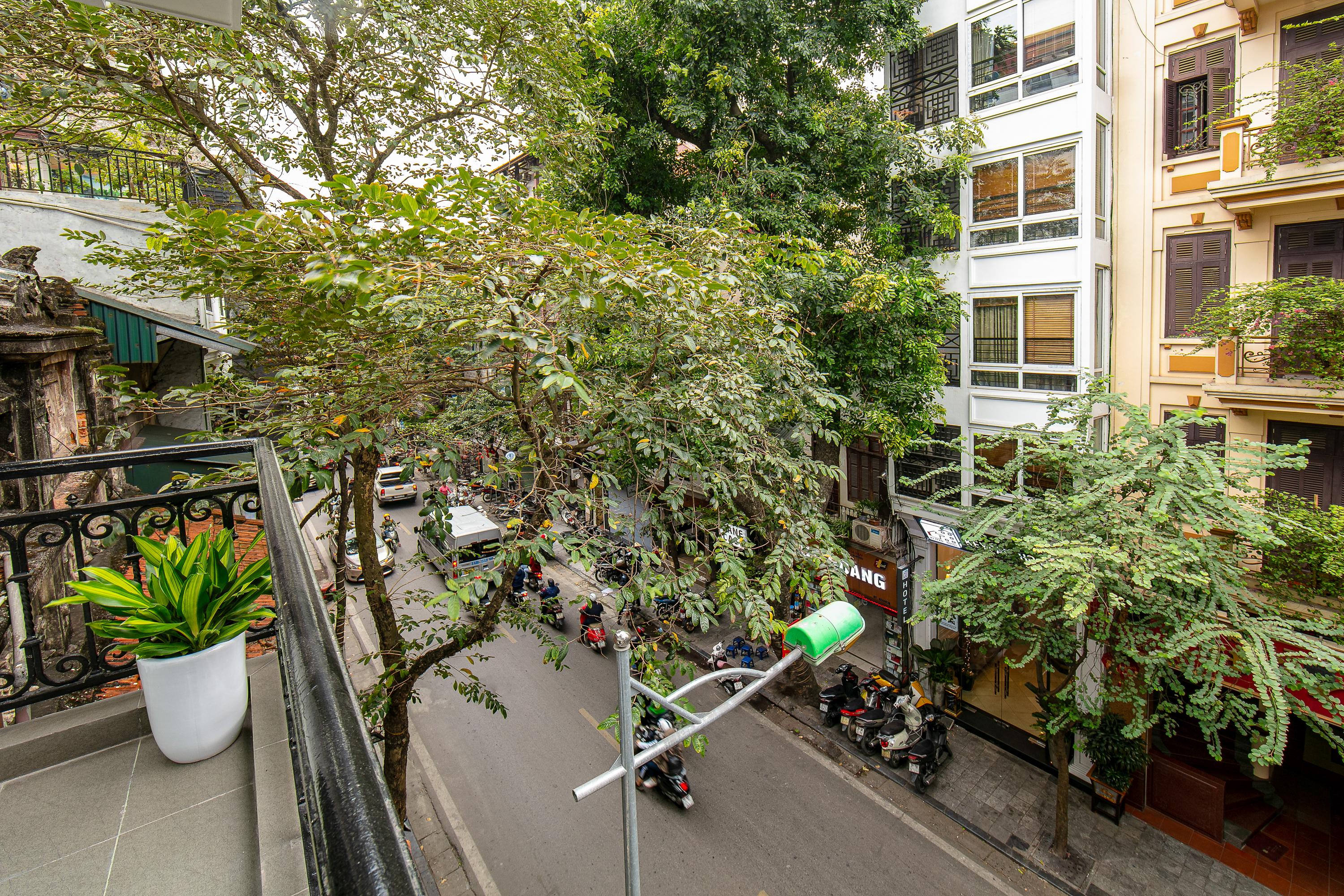 Hanoi L' Heritage Hotel and Spa Gym - Tap to explore photos