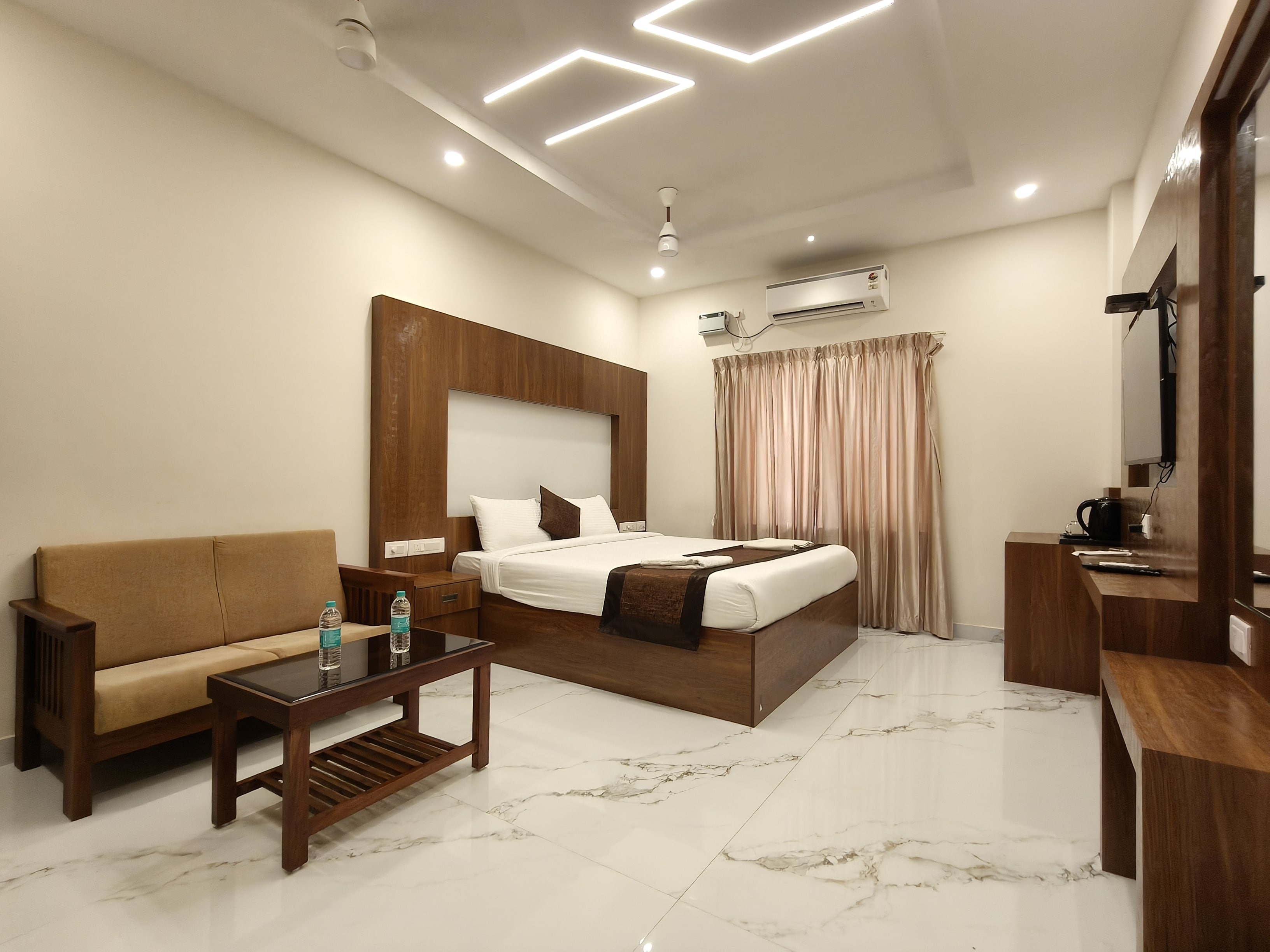 HOTEL SAHAYA ARASI - Tap to explore photos