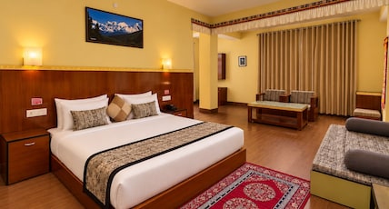 Greendale Residence (5 min walk to m.g marg) Room Type - Super Deluxe Room Greendale Residence (5 min walk to m.g marg) Room Type - Super Deluxe Room