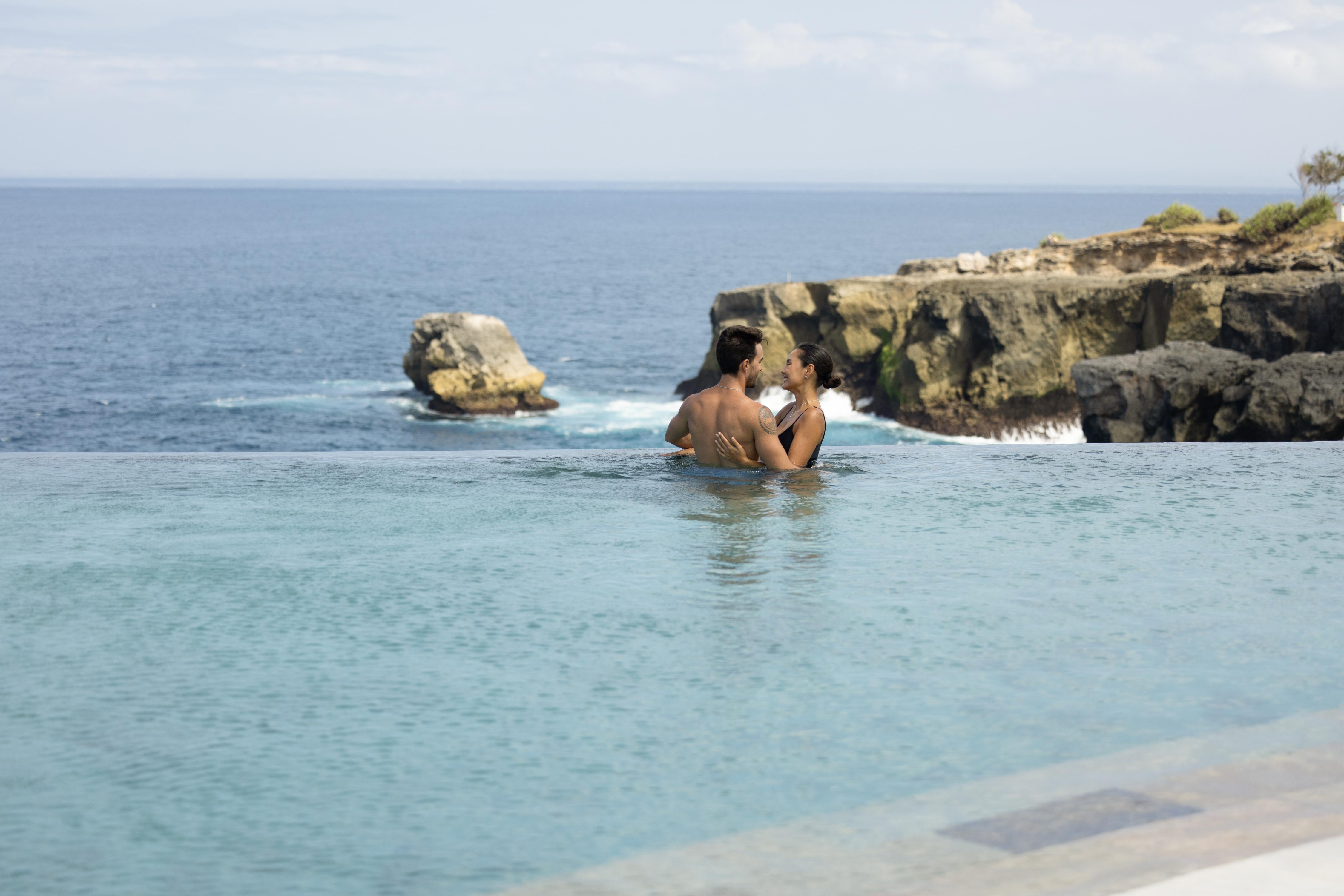 Arna Suites and Ocean Lounge - Tap to explore photos