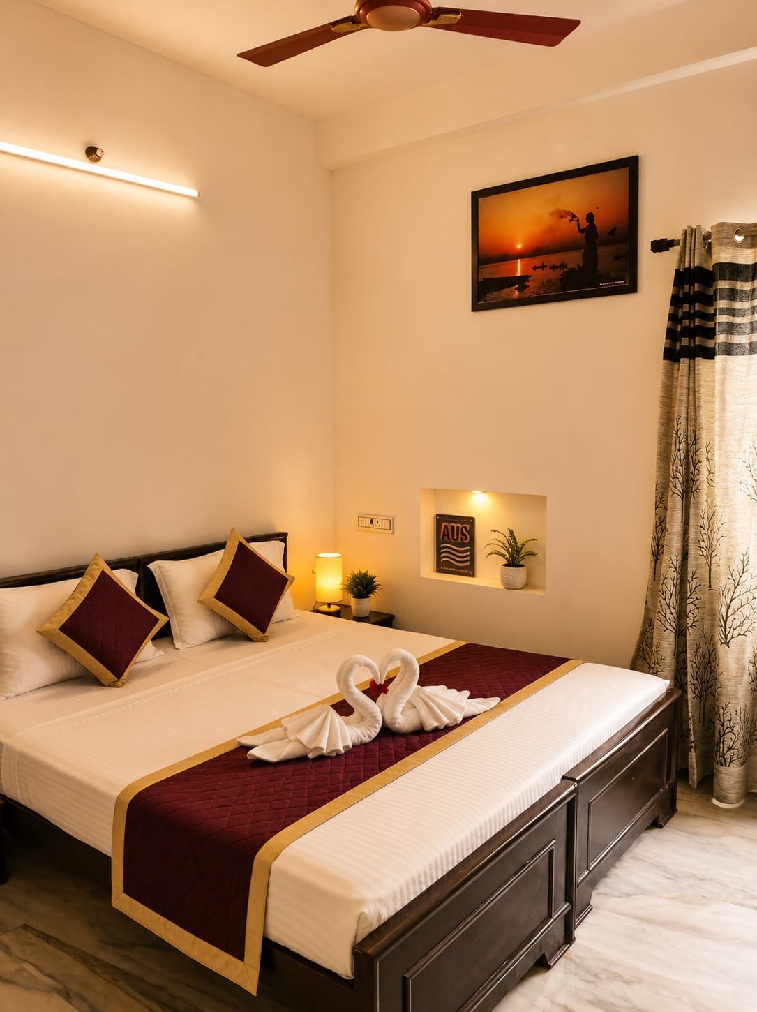 Rudra Kashi Inn - Tap to explore photos