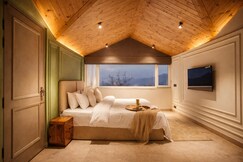 Oak Villa | Plunge Pool | Valley-view 5 BHK