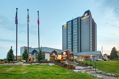DoubleTree by Hilton Toronto Airport