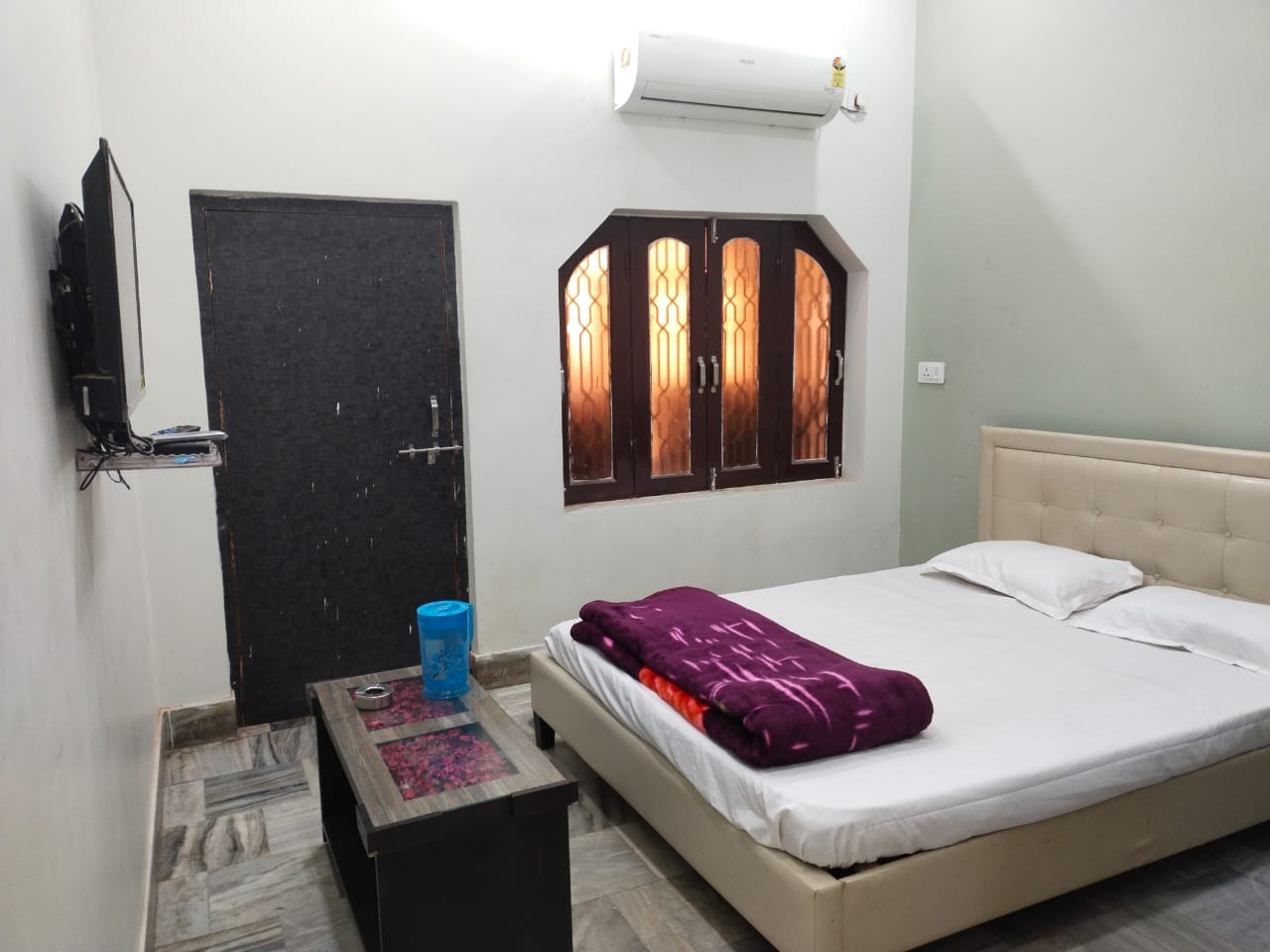 The Gateway Banaras Guest House - Tap to explore photos