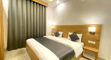 Sonu Guest House,rishikesh Room Type - Deluxe Triple Room