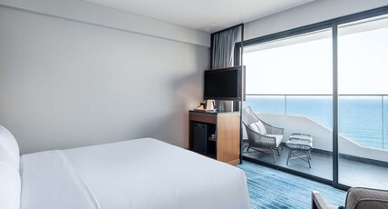 Hilton Garden Inn Da Nang Room Type - KING DELUXE CORNER ROOM