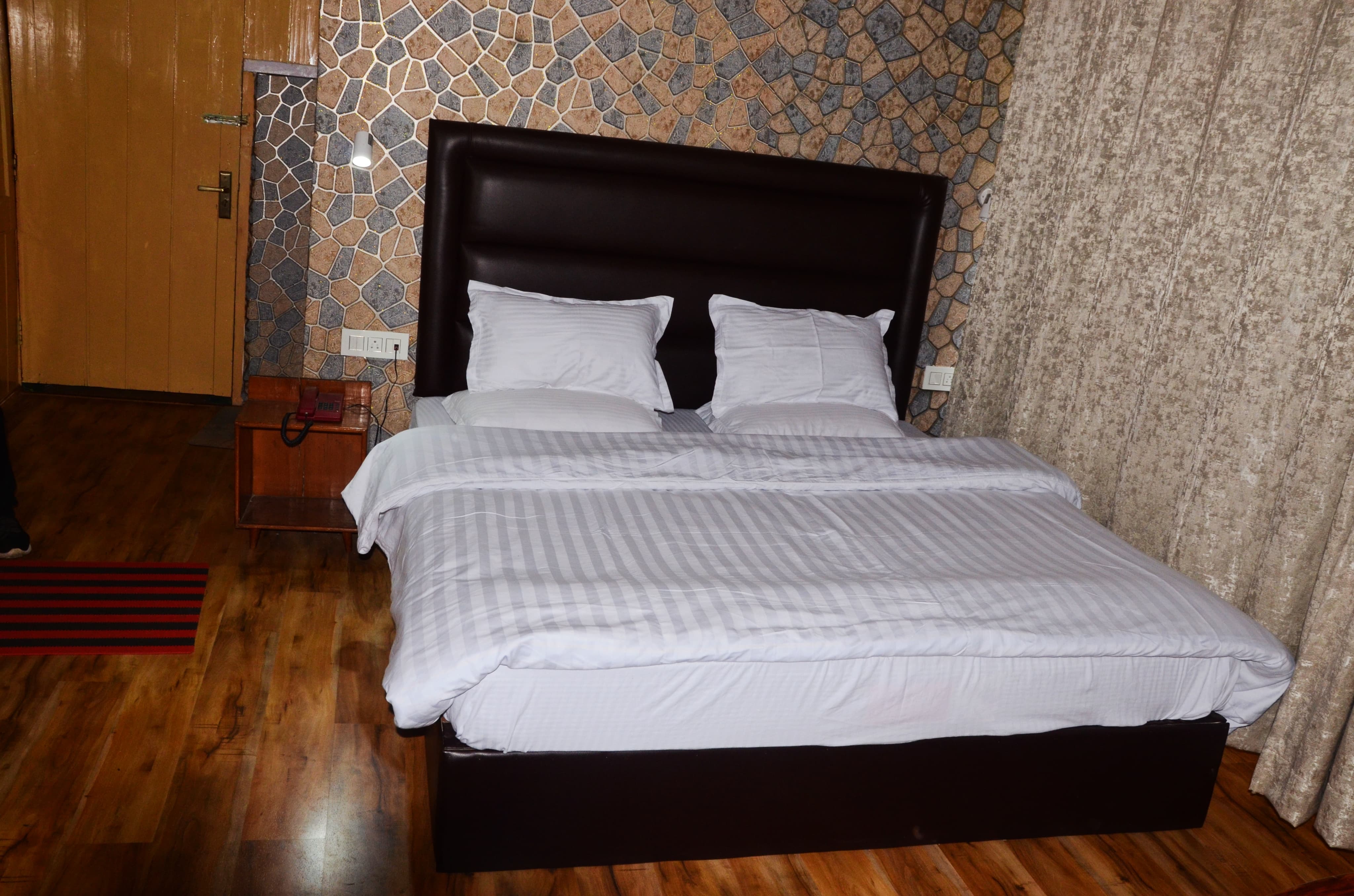 Hill Park - Tap to explore photos