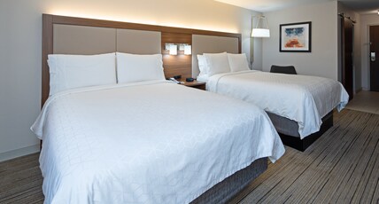 Holiday Inn Express Hotel & Suites SeaTac Room Type - 2 Queen Communications Accessible