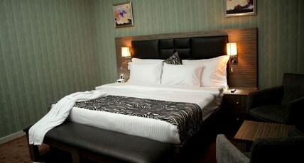 Best Western Plus Elomaz Hotel Room Type - 1 Double Bed, Non-Smoking, Hairdryer, Coffee Maker, 43 Inch Led Television, Air-Conditioned, Bathtub