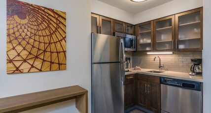 Staybridge Suites Anchorage, an IHG Hotel Room Type - 1 Queen Studio Suite Bath Shower Combination