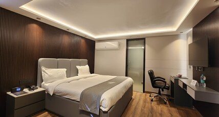 Hotel Plaza 14 Jammu, Near Railway Station Room Type - Executive Room