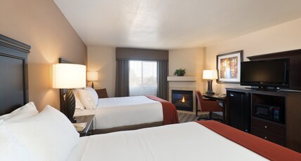 Holiday Inn Express SHOW LOW Room Type - 2 Queen Beds Standard Fireplace
