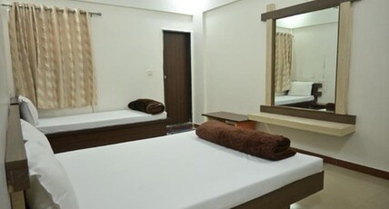 Hotel Roshan Palace Room Type - Deluxe Ac Room