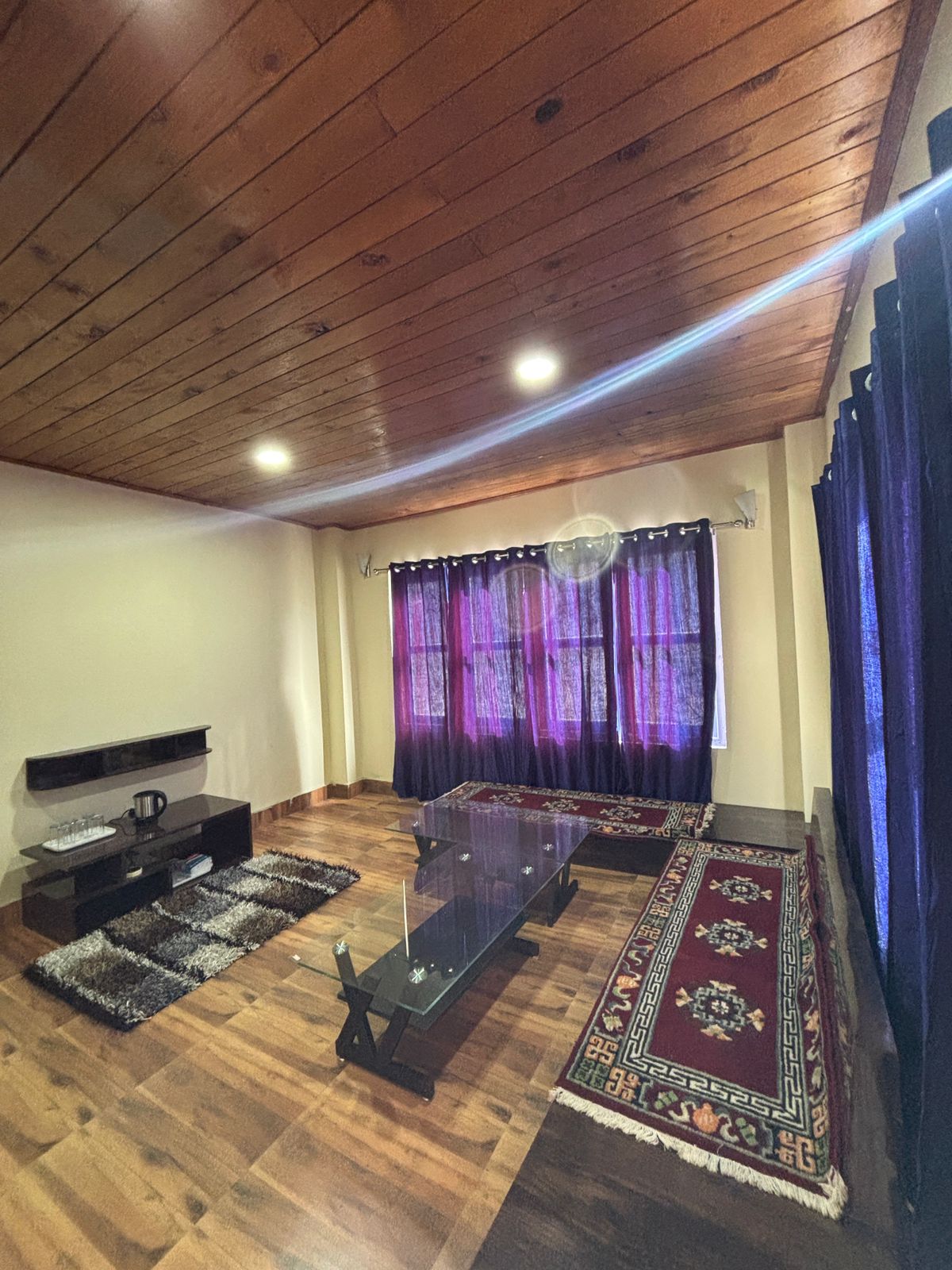 B'11 Hostel Lachen - Tap to explore photos